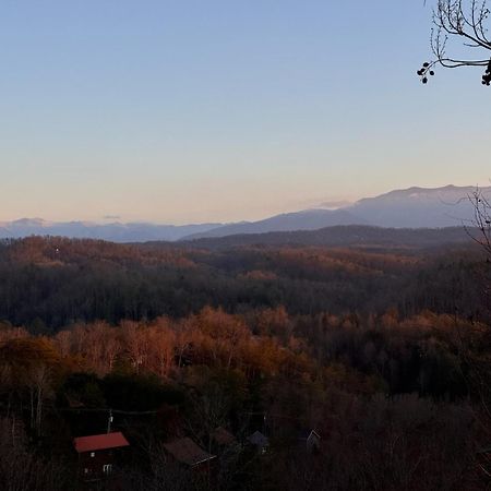 Smoky Paws - Exceptional Cabin, Stunning Mountain Views, Hot Tub, Tranquil, Gigabit Internet, Free L2 Ev Pigeon Forge Dış mekan fotoğraf