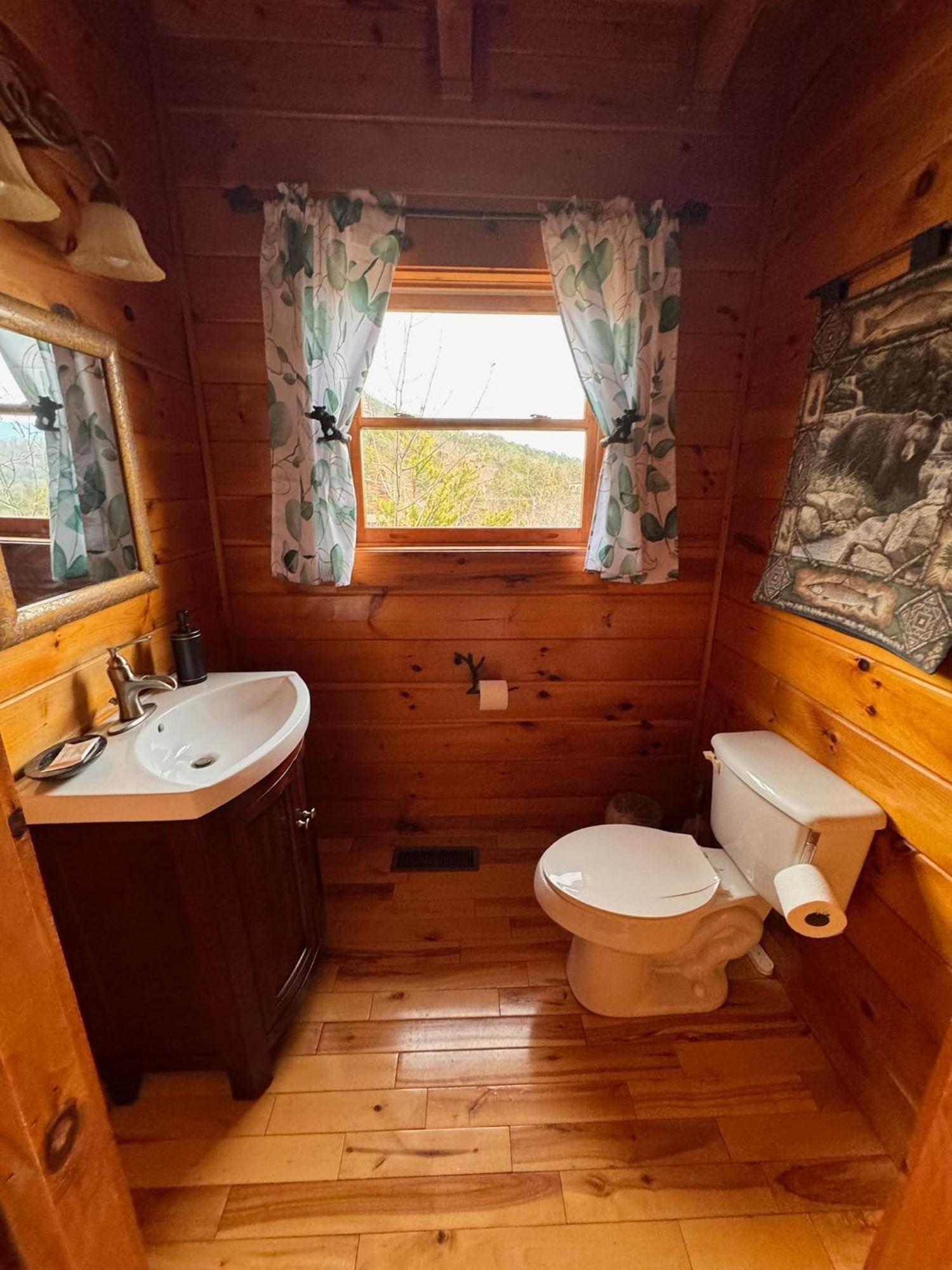 Smoky Paws - Exceptional Cabin, Stunning Mountain Views, Hot Tub, Tranquil, Gigabit Internet, Free L2 Ev Pigeon Forge Dış mekan fotoğraf