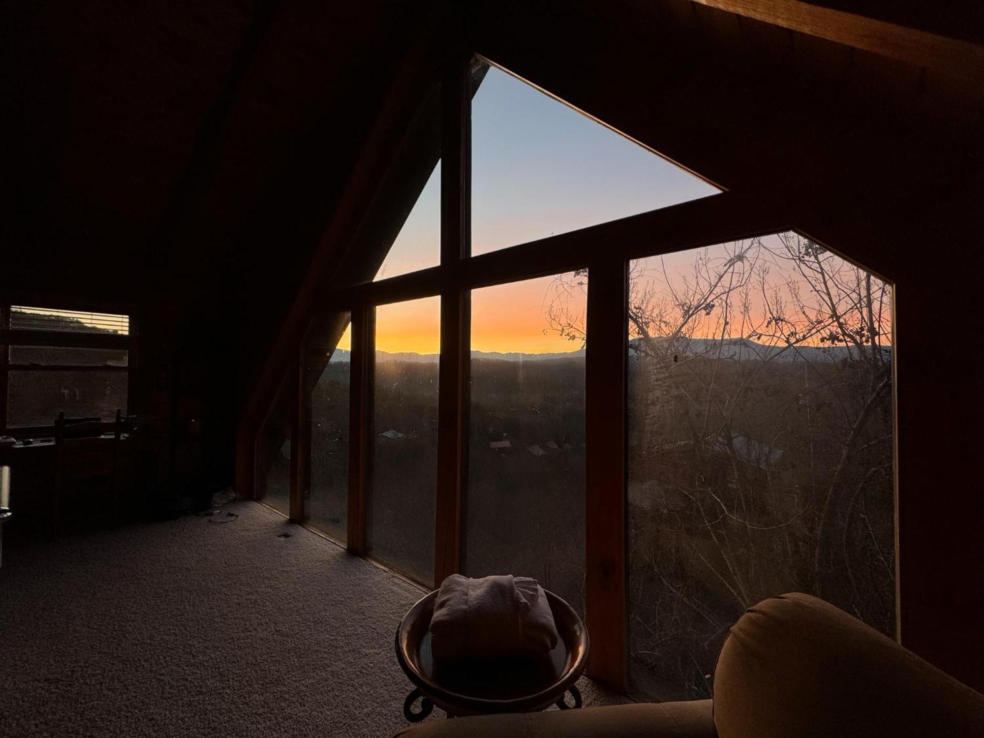 Smoky Paws - Exceptional Cabin, Stunning Mountain Views, Hot Tub, Tranquil, Gigabit Internet, Free L2 Ev Pigeon Forge Dış mekan fotoğraf